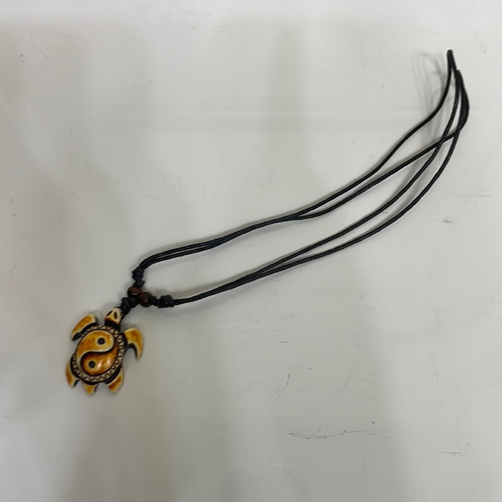 Adjustable turtle necklace‎